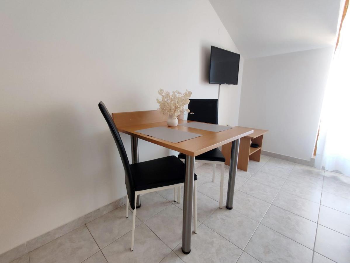 Apartments And Rooms Saric Jadrija Exterior foto