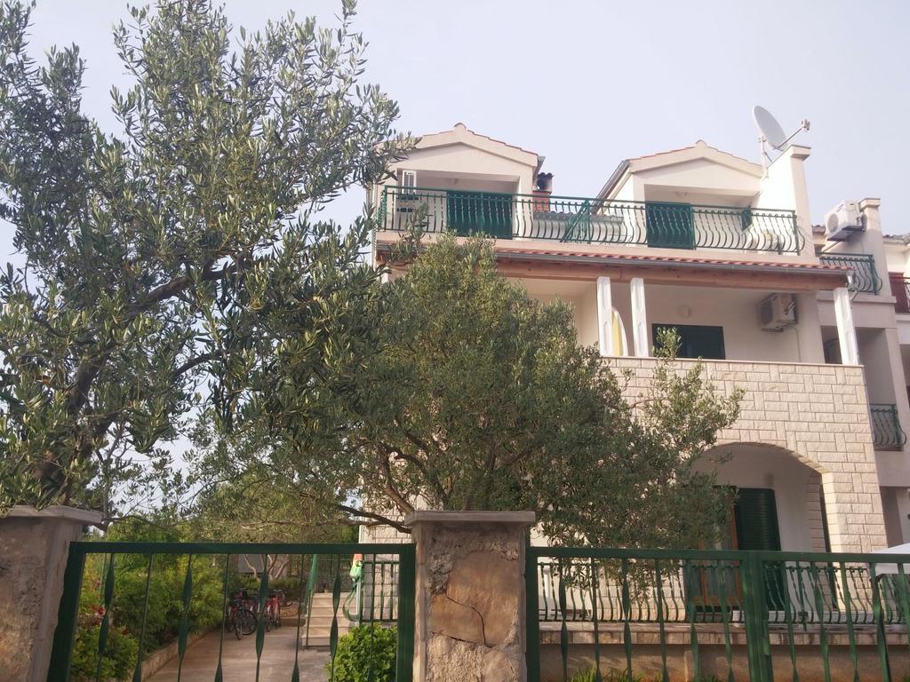 Apartments And Rooms Saric Jadrija Exterior foto