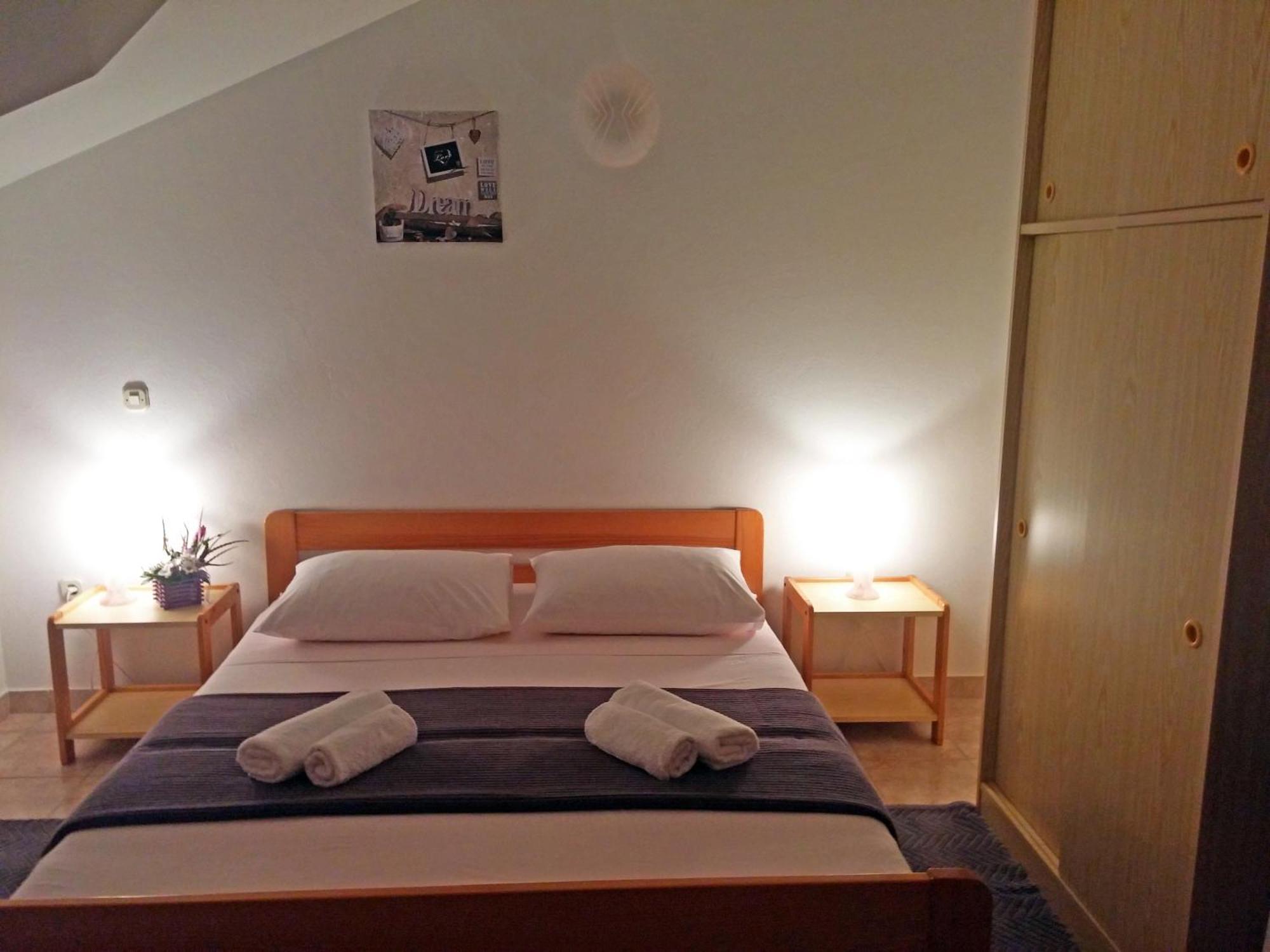 Apartments And Rooms Saric Jadrija Quarto foto