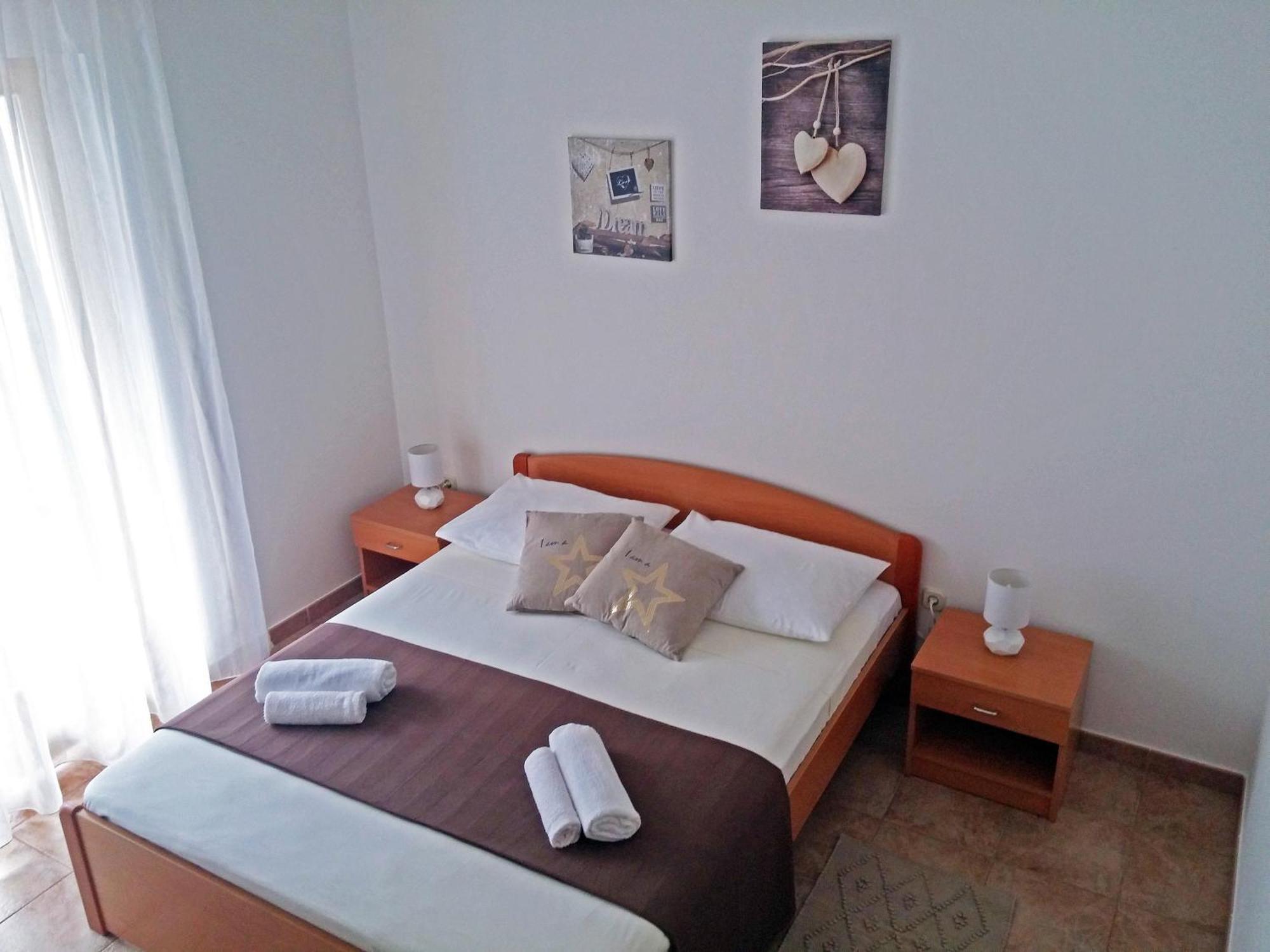 Apartments And Rooms Saric Jadrija Quarto foto