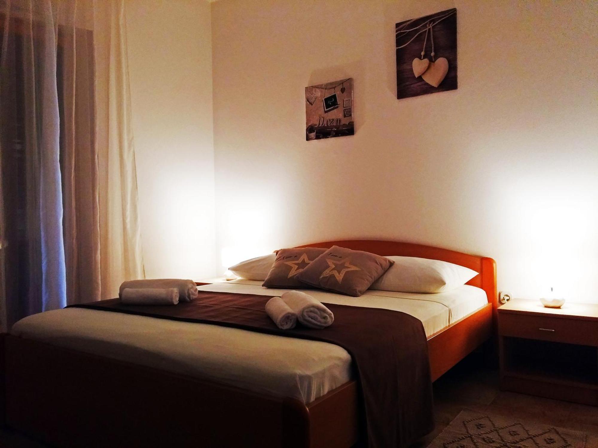 Apartments And Rooms Saric Jadrija Quarto foto