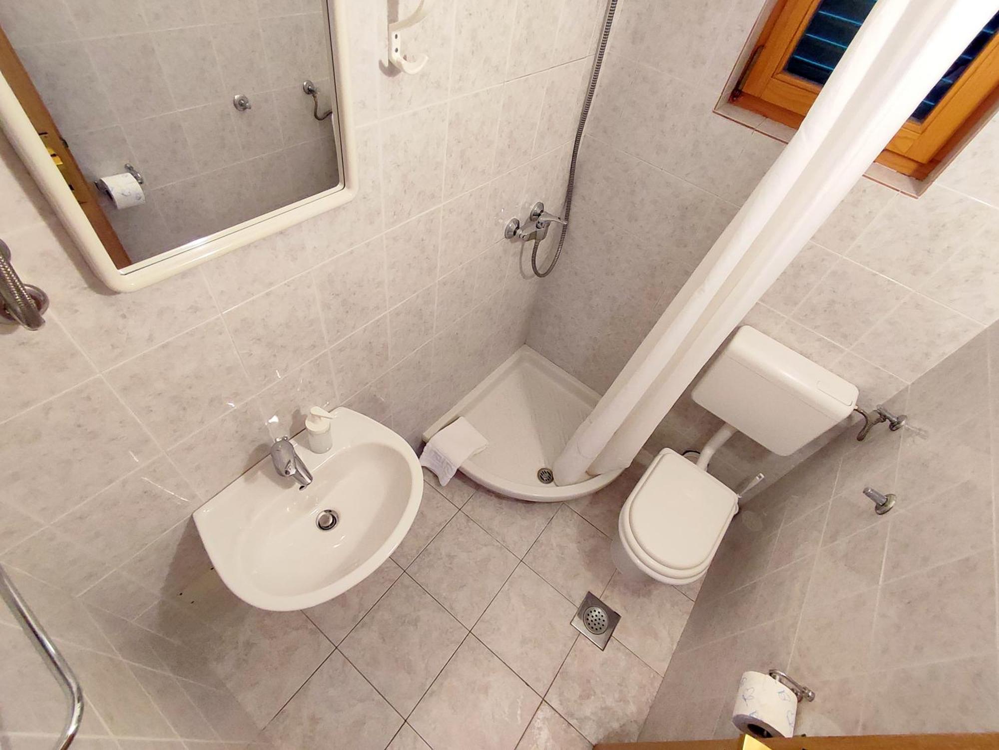 Apartments And Rooms Saric Jadrija Exterior foto
