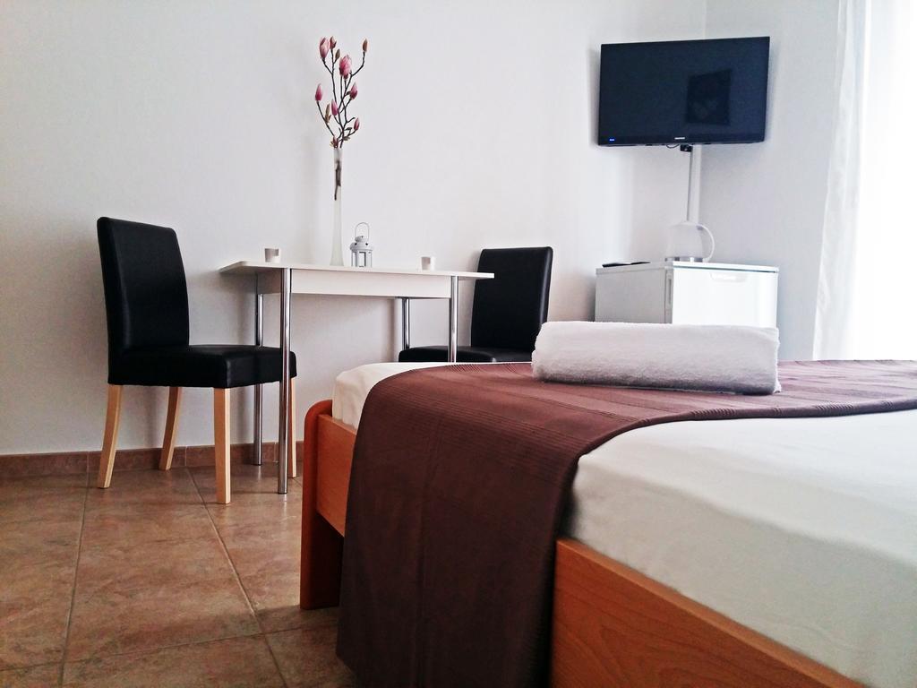 Apartments And Rooms Saric Jadrija Exterior foto